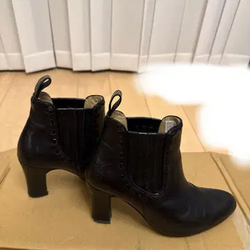 KATHARINE HAMNETT LONDON 블랙 부티