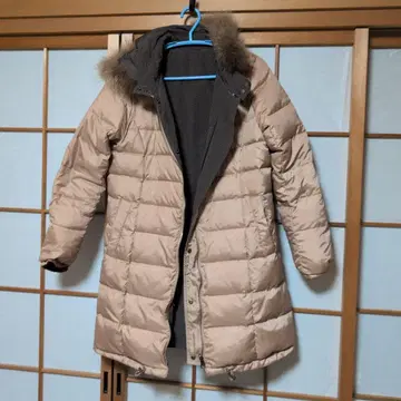 후드 부착 베이지 롱 다운 자켓