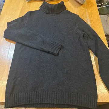 HILTON 다크 그레이 터틀넥 니트 L 사이즈