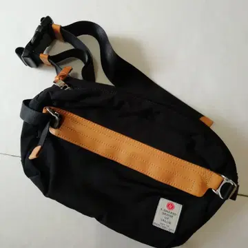 아소브 AS2OV 바디백 나일론 x 가죽