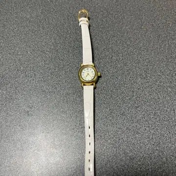 화이트 가죽 아날로그 손목시계