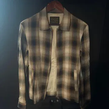 체크 무늬 지퍼 달린 자켓