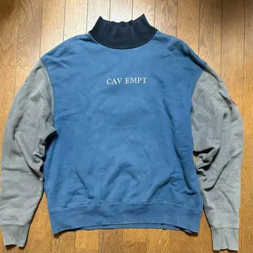 King Gnu 이구치 씨 착용 C.E 맨투맨