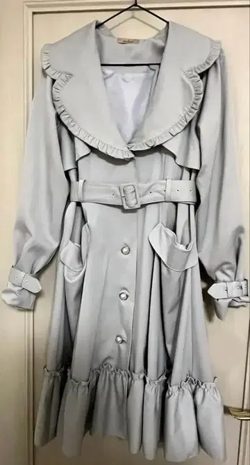 프릴 트렌치코트 ( Amavel )