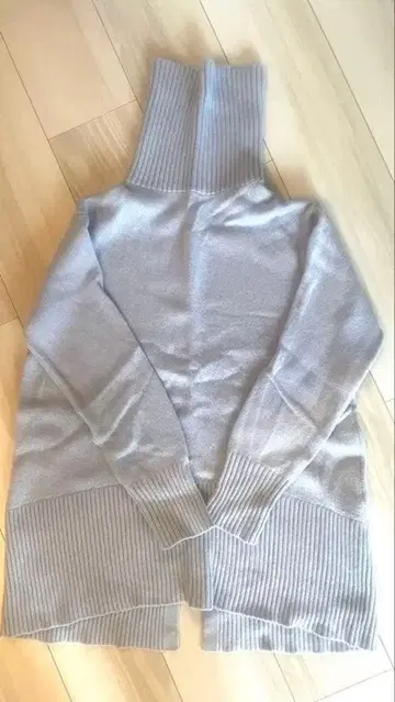 플라스테 울 100% 하이넥 와이드 니트