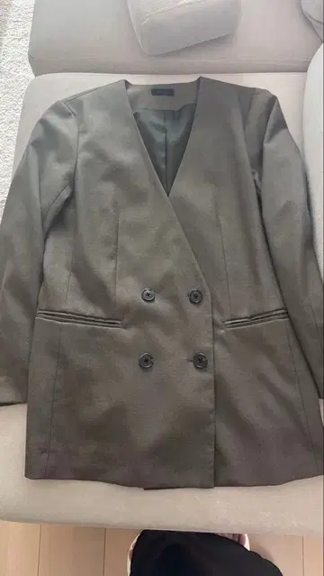 아파트 바이 로리즈 다크 그레이 노카라 더블 브레스트 자켓