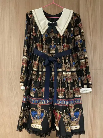 Angelic pretty British crown OP