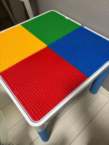 컬러풀 블록 테이블 (블록은 없습니다)