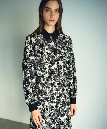 그레이스 콘티넨탈 플라워 플로키 프린트 탑