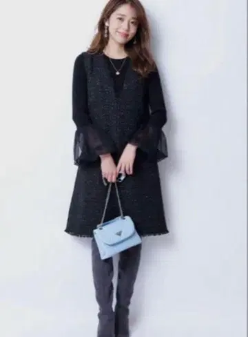 새상품 JUSGLITTY 저스길리티 라메 트위드 점프 스커트