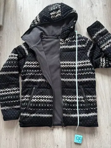 플리스 자켓 후드 부착 블랙 화이트 무늬 UNIQLO 유니클로 아우터