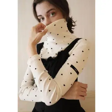 에피누 epine 레이블 하트 하이넥 화이트