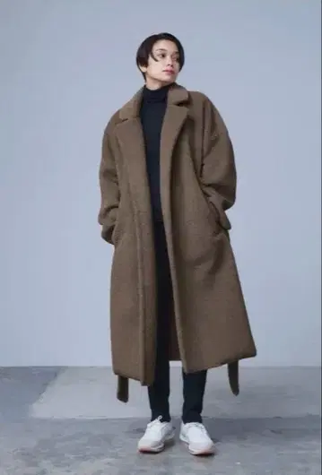 스터닝 루어 스탠 칼라 페이크 무스탕 코트