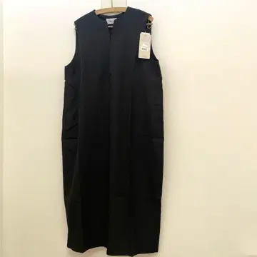 새상품 WHYTO. / 슬리브리스 원피스 black