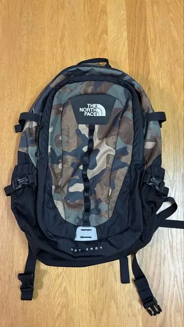 [새상품급] THE NORTH FACE HOT SHOT 카모