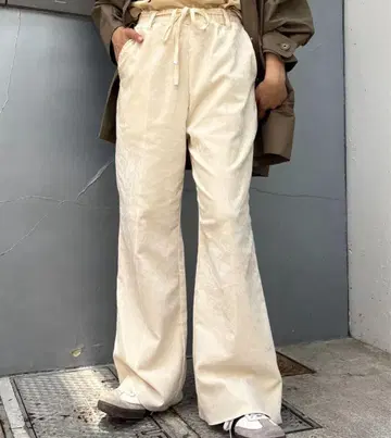 아이보리 벨로아 플레어 팬츠 차오패닉 티피