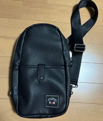 VAN 바디백 블랙