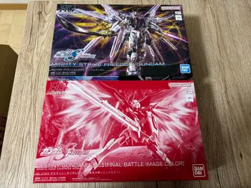 HG 마이티 스트라이크 프리덤 & 데스티니 건담 SpecII