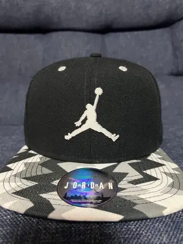 조던 기하학 패턴 스트레이트 캡