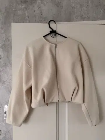 ZARA 크롭 집업 자켓 화이트 상의