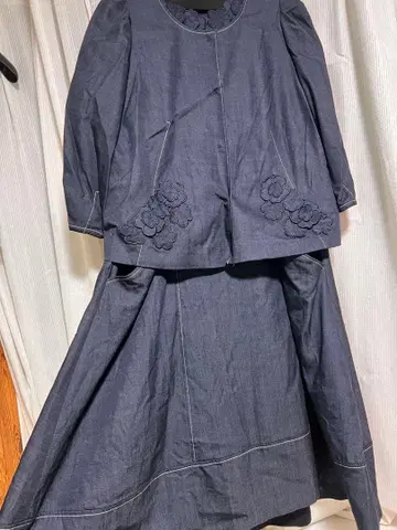 로즈 티아라 다크 블루 정장 세트