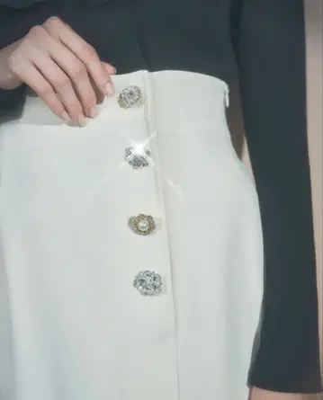 새상품급 LILLIAN CARAT 플라워 비쥬 타이트 스커트 롱 스커트