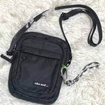 니코앤드 지갑 숄더백 블랙 카라비너 사코슈