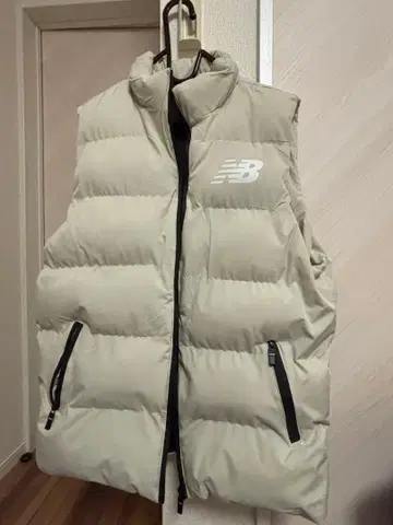 New Balance 다운 베스트 화이트