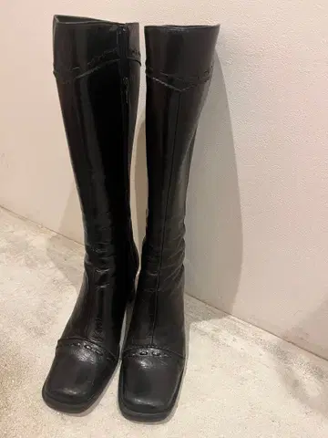 스퀘어토 블랙 가죽 롱 부츠