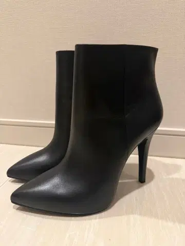 다이애나 블랙 가죽 스틸레토 부티 24cm