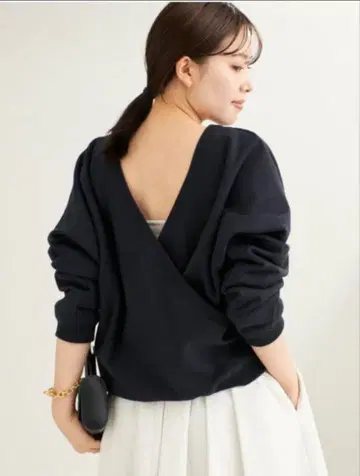 [ plage ] [ WEB 유라쿠초점 한정판 ] 백 오픈 페미닌 맨투맨