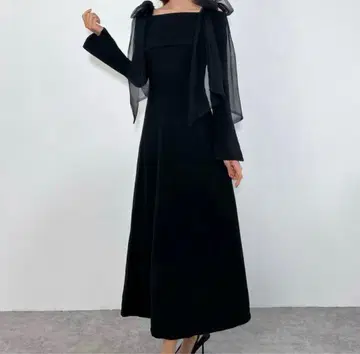 JUNOAH 튤 리본 오프숄더 니트 세미 플레어 원피스