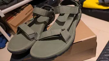 Teva 스포츠 샌들 올리브