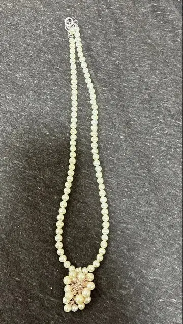 펄 플라워 모티브 목걸이 옅은 핑크