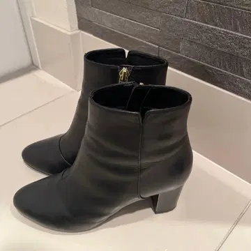 피체 아바하우스 블랙 가죽 숏부츠