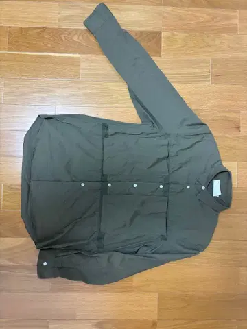 올리브 그린 버튼 긴팔 셔츠