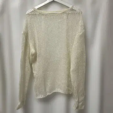 크림색 오버 사이즈 니트 스웨터