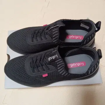 발수 블랙 니트 스니커즈