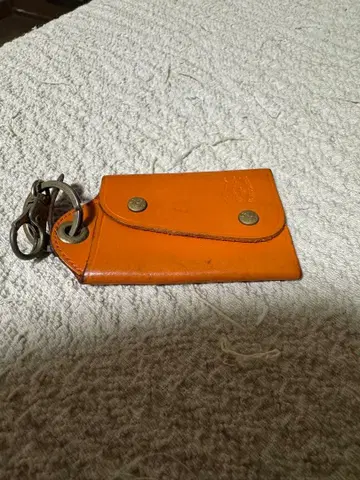 ILBISONTE 오렌지 가죽 키케이스