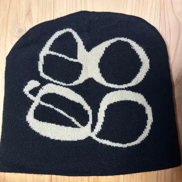 블랙과 화이트의 추상 무늬 니트 모자