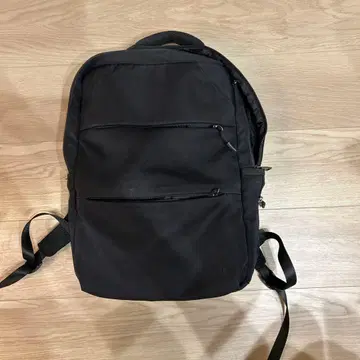 심플 블랙 백팩