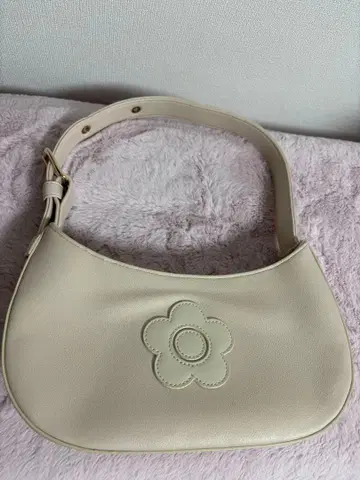 마리콴트 하프문 데이지 패치 미니 토트