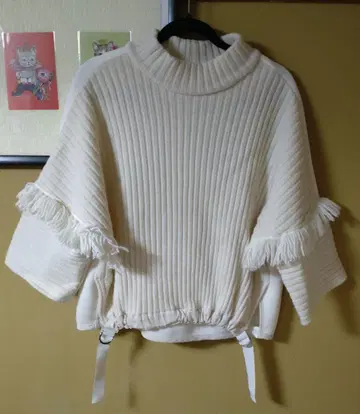 라이치 아이보리 프린지 7부 소매 니트