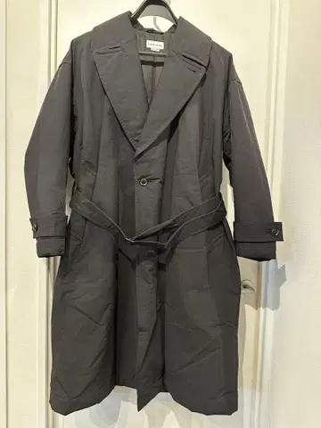 아틀리에베통 충전솜 트렌치코트 허리 벨트 포함 블랙