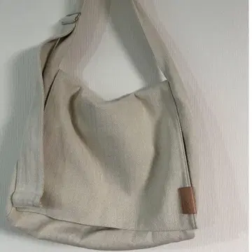 베이지 캔버스 숄더백
