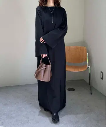 1착. 플레어 슬리브 원피스 블랙