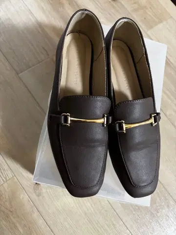 브라운 로퍼 골드 금장 장식