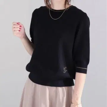 라토타리테 자수 크루넥 풀오버 니트