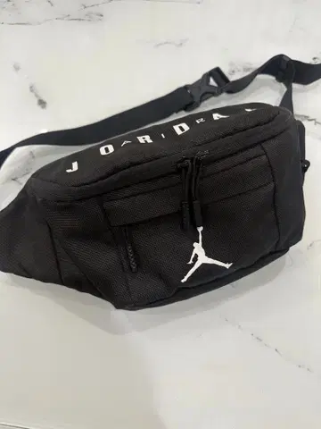 조던 웨스트 파우치