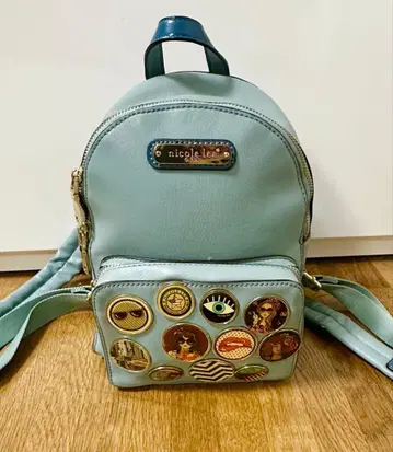니콜 리 백팩